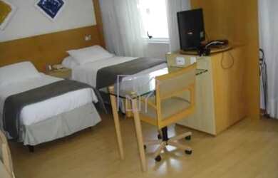 Imagem: O apartamento possui 1 Dormitório, 1 Banheiro, 1 Vaga na garagem