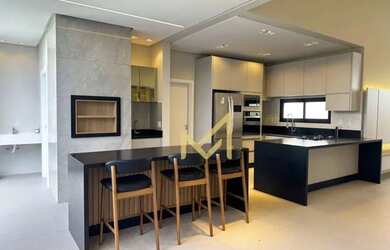 Imagem: A casa possui 3 Dormitórios, 4 Banheiros, 4 Vagas na garagem