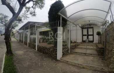 Imagem: O depósito possui 3 Vagas na garagem, 402m² de Área, Imóvel