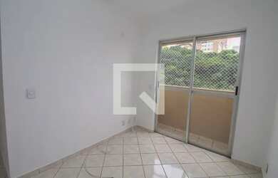 Imagem: O apartamento possui 3 Dormitórios, 1 Banheiro, 1 Vaga na garagem