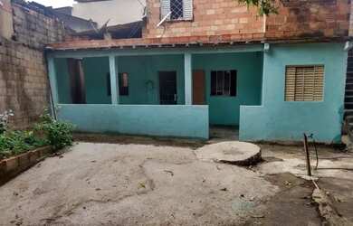 Imagem: A casa possui 2 Dormitórios, 1 Banheiro e está localizado