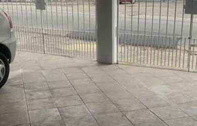 Imagem: A casa possui 4 Dormitórios, 2 Banheiros, 2 Vagas na garagem