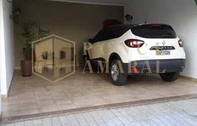 Imagem: A casa possui 4 Dormitórios, 4 Banheiros, 4 Vagas na garagem