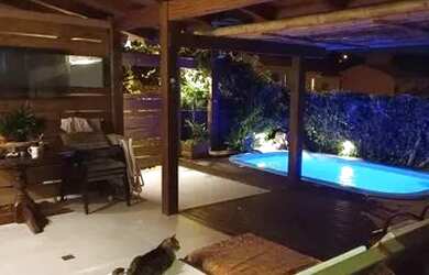 Imagem: A casa possui 2 Dormitórios, 2 Banheiros, 2 Vagas na garagem