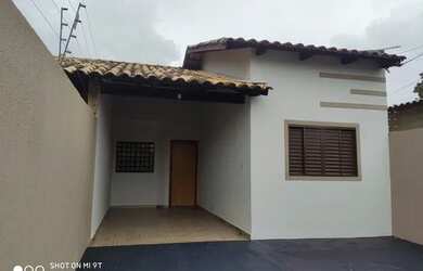 Imagem: A casa possui 2 Dormitórios, 2 Banheiros, 3 Vagas na garagem