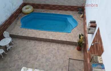 Imagem: A casa possui 2 Dormitórios, 3 Banheiros, 1 Vaga na garagem