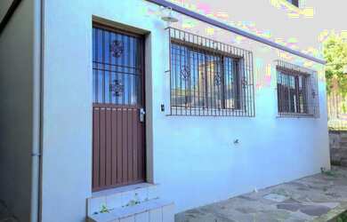 Imagem: A casa possui 2 Dormitórios, 1 Banheiro, 100m² de Área e