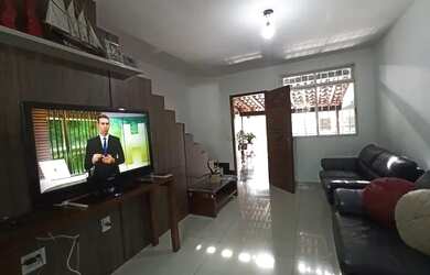 Imagem: A casa possui 3 Dormitórios, 2 Banheiros, 1 Vaga na garagem