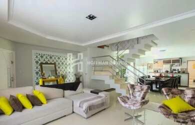 Imagem: A casa para alugar possui 4 Dormitórios, 4 Banheiros, 5 Vagas