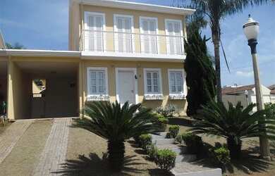 Imagem: A casa em condomínio possui 3 Dormitórios, 1 Banheiro, 2 Vagas