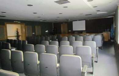 Imagem: O depósito possui 5 Vagas na garagem, 675m² de Área e está