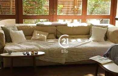 Imagem: A casa possui 2 Dormitórios, 3 Banheiros, 2 Vagas na garagem