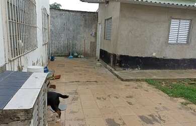 Imagem: A casa possui 3 Dormitórios, 3 Banheiros, 1 Vaga na garagem