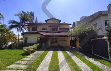 Imagem: A casa em condomínio possui 4 Dormitórios, 5 Banheiros, 5