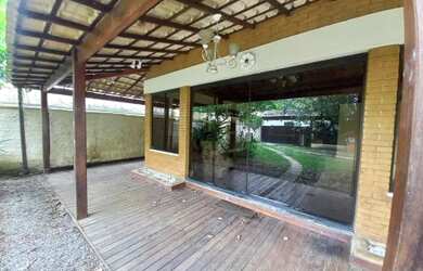 Imagem: A casa em condomínio possui 3 Dormitórios, 2 Banheiros, 3