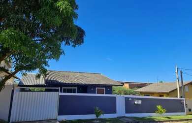 Imagem: A casa possui 2 Dormitórios, 2 Banheiros, 4 Vagas na garagem