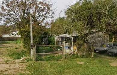 Imagem: A casa possui 3 Dormitórios, 1 Banheiro, 4 Vagas na garagem