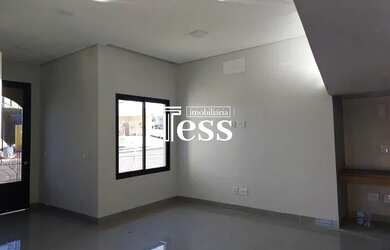 Imagem: A casa em condomínio possui 3 Dormitórios, 3 Banheiros, 4