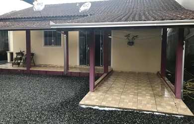 Imagem: A casa possui 2 Dormitórios, 1 Banheiro, 1 Vaga na garagem