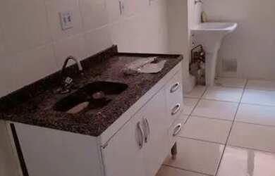 Imagem: O apartamento possui 2 Dormitórios, 1 Banheiro, 1 Vaga na garagem