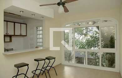 Imagem: O apartamento possui 1 Dormitório, 1 Banheiro, 1 Vaga na garagem