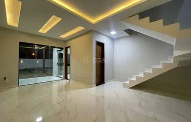 Imagem: A casa possui 3 Dormitórios, 3 Banheiros, 2 Vagas na garagem