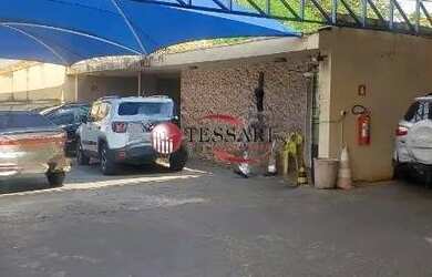 Imagem: O depósito possui 5 Vagas na garagem e 700m² de Área e está