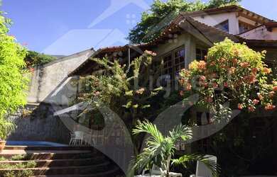 Imagem: A casa em condomínio possui 5 Dormitórios, 5 Banheiros, 2