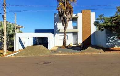 Imagem: A casa em condomínio possui 4 Dormitórios, 3 Banheiros, 4