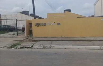 Imagem: A casa possui 2 Dormitórios, 1 Banheiro, 1 Vaga na garagem