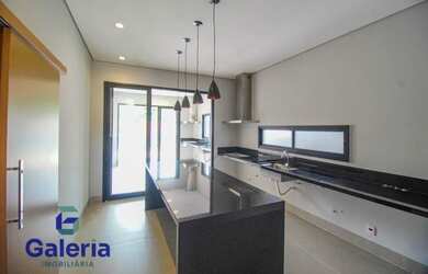 Imagem: A casa em condomínio possui 3 Dormitórios, 4 Banheiros, 4