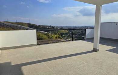 Imagem: O apartamento na cobertura possui 3 Dormitórios, 2 Banheiros