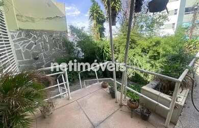 Imagem: A casa possui 3 Dormitórios, 3 Banheiros, 4 Vagas na garagem