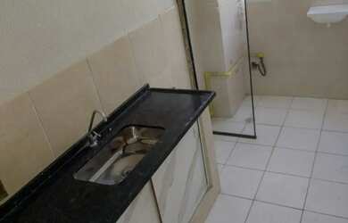 Imagem: O apartamento possui 2 Dormitórios, 1 Banheiro, 1 Vaga na garagem