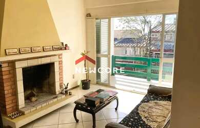 Imagem: A casa possui 3 Dormitórios, 4 Banheiros, 2 Vagas na garagem