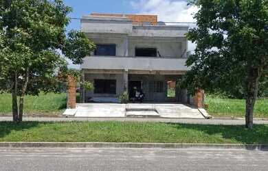 Imagem: A casa possui 5 Dormitórios, 3 Banheiros, 250m² de Área e