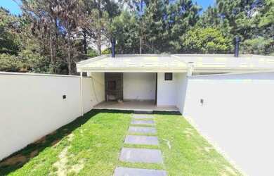 Imagem: A casa possui 2 Dormitórios, 3 Banheiros, 1 Vaga na garagem