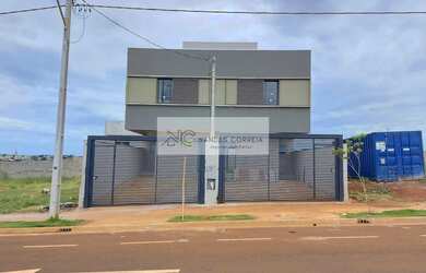 Imagem: A casa possui 3 Dormitórios, 3 Banheiros, 2 Vagas na garagem