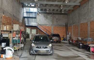 Imagem: O depósito possui 1 Vaga na garagem, 300m² de Área e está