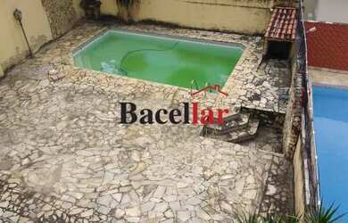 Imagem: A casa possui 5 Dormitórios, 5 Banheiros, 5 Vagas na garagem