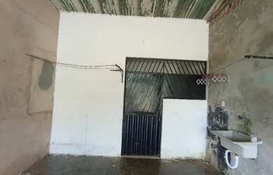 Imagem: A casa possui 1 Dormitório, 1 Banheiro e está localizado