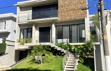 Imagem: A casa em condomínio possui 4 Dormitórios, 5 Banheiros, 4