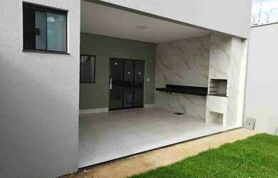 Imagem: A casa possui 3 Dormitórios, 3 Banheiros, 3 Vagas na garagem