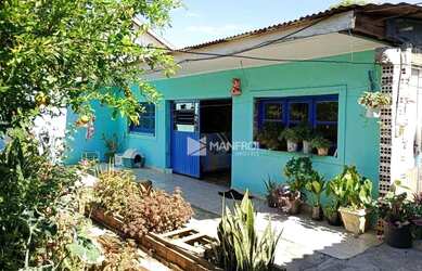 Imagem: A casa possui 2 Dormitórios, 1 Banheiro, 3 Vagas na garagem