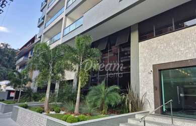 Imagem: O apartamento possui 3 Dormitórios, 3 Banheiros, 2 Vagas na