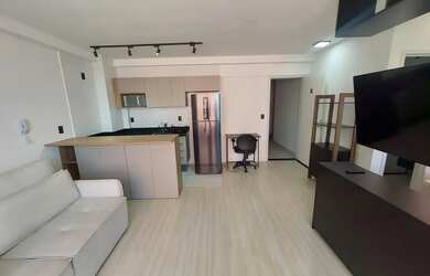 Imagem: O apartamento possui 1 Dormitório, 1 Banheiro, 1 Vaga na garagem