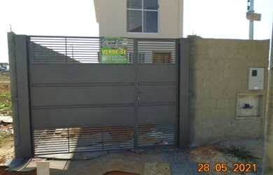 Imagem: A casa possui 2 Dormitórios, 2 Banheiros, 1 Vaga na garagem