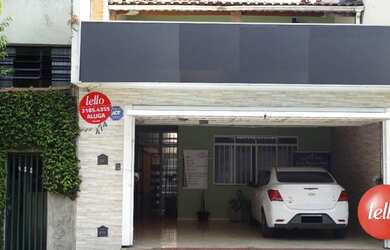 Imagem: O depósito possui 2 Vagas na garagem, 180m² de Área e está