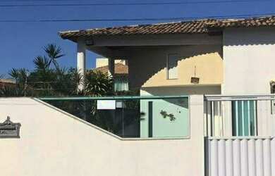 Imagem: A casa possui 3 Dormitórios, 3 Banheiros, 2 Vagas na garagem