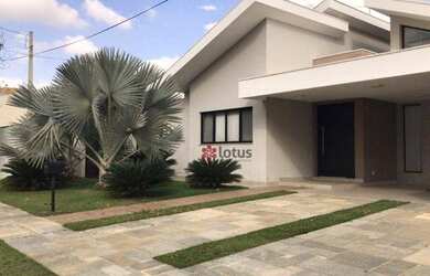 Imagem: A casa possui 4 Dormitórios, 5 Banheiros, 2 Vagas na garagem